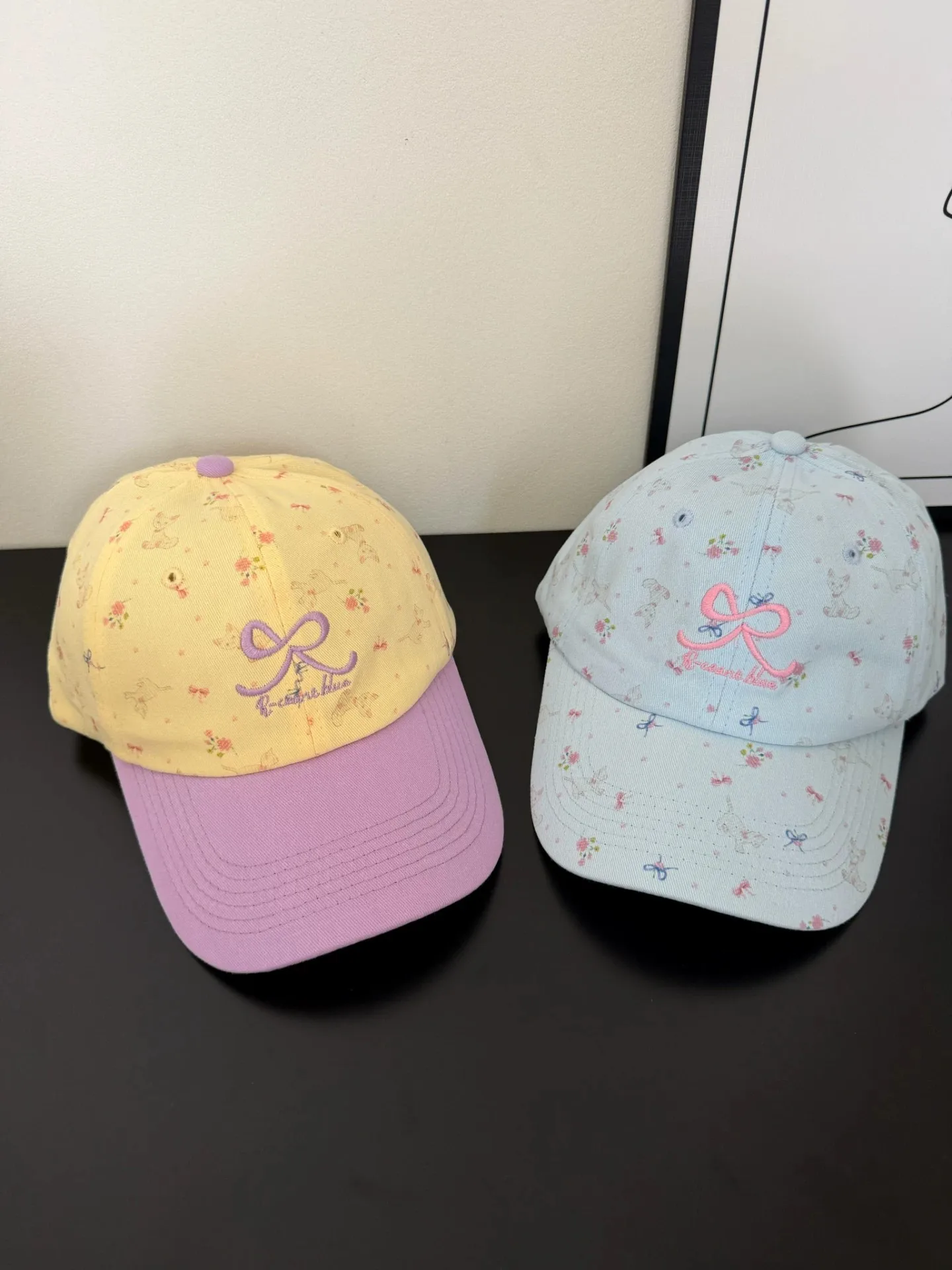 Retro Women’s Baseball Cap with Curved Brim Featuring Embroidery and UV Protection in Cotton Material
